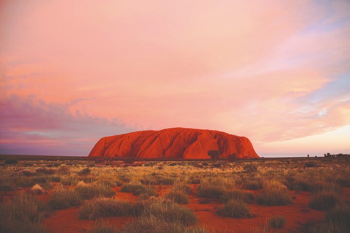 2-Day Uluru Ayers Rock and Kata Tjuta Trip from Alice Springs - Hotel Accommodation